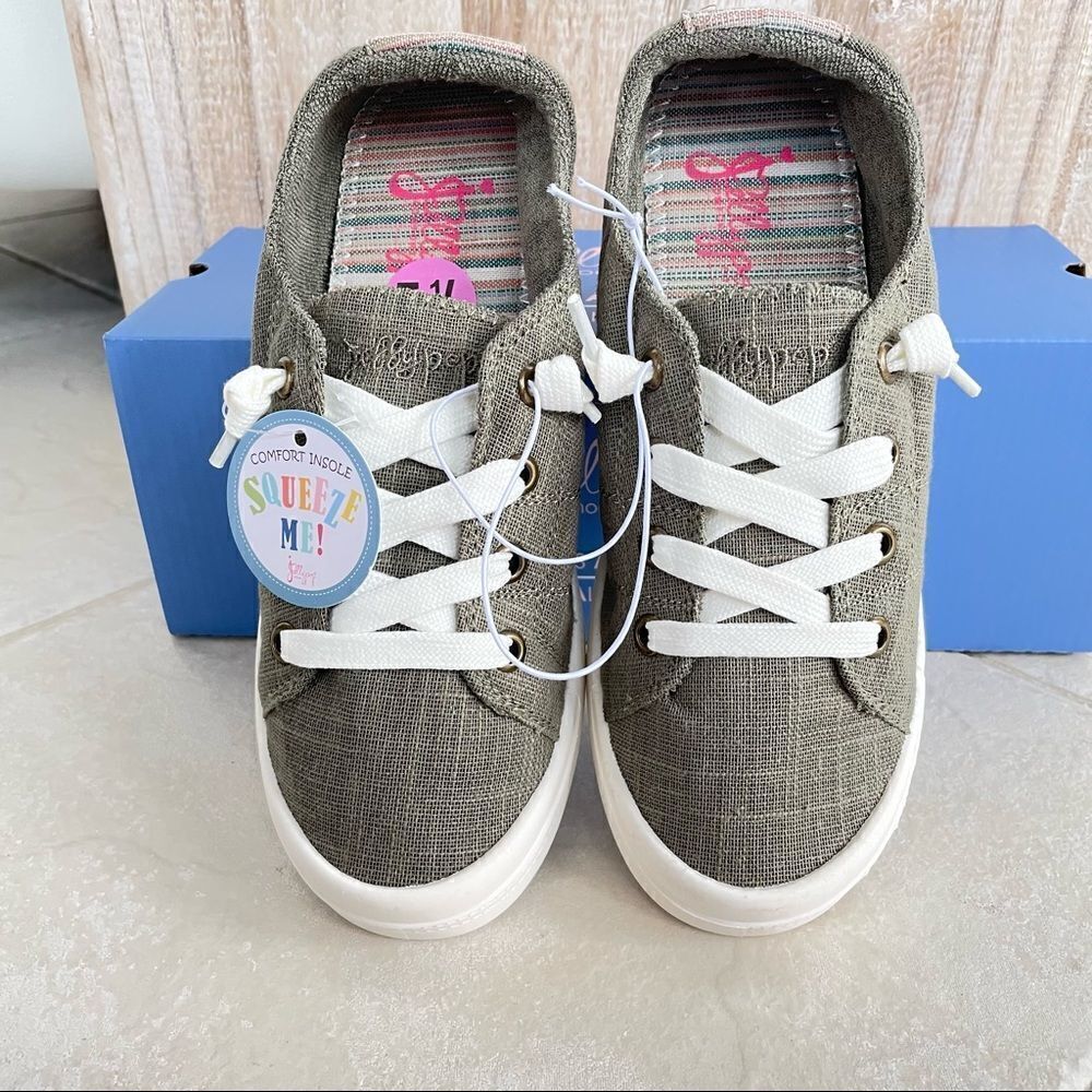 NWT Jellypop 5.5 Olive Green Sneakers Padded